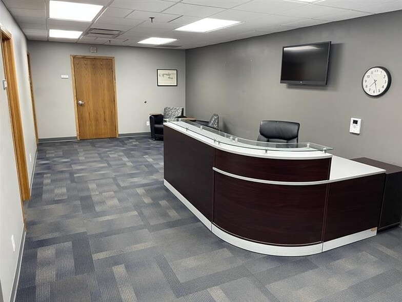5752 Industrial Park Rd, Winona, MN for lease - Lobby - Image 2 of 17