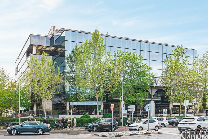 Avenida de Bruselas, 5, Alcobendas, Madrid for lease - Primary Photo - Image 1 of 3