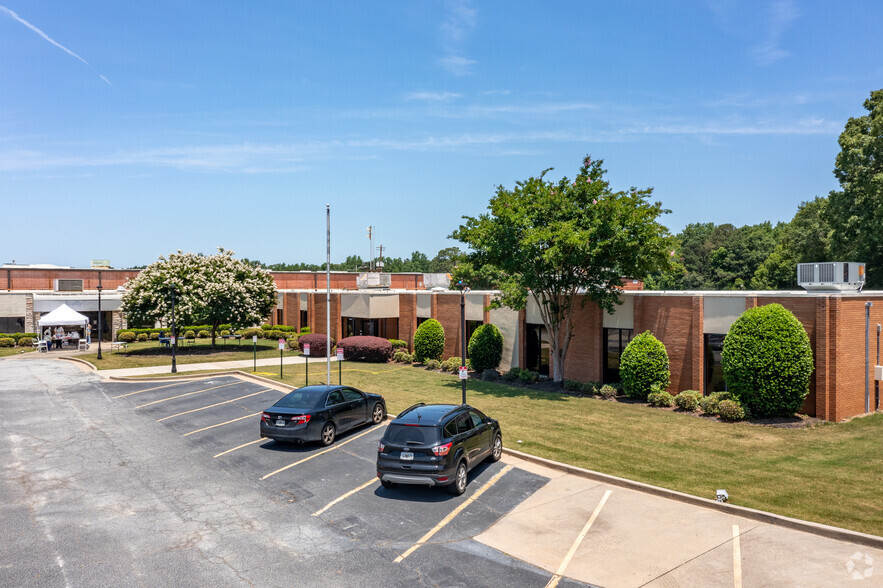 1335 Rockdale Industrial Blvd NW, Conyers, GA for lease - Building Photo - Image 1 of 7