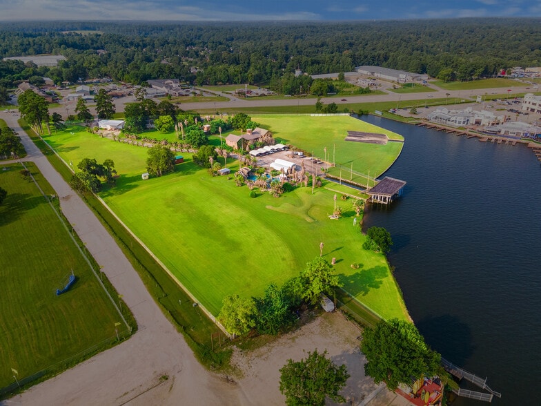 14982 Highway 105 W, Montgomery, TX for sale - Primary Photo - Image 1 of 4