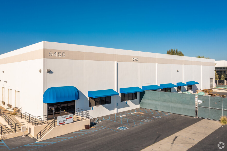 5455 E La Palma Ave, Anaheim, CA for lease - Building Photo - Image 1 of 17