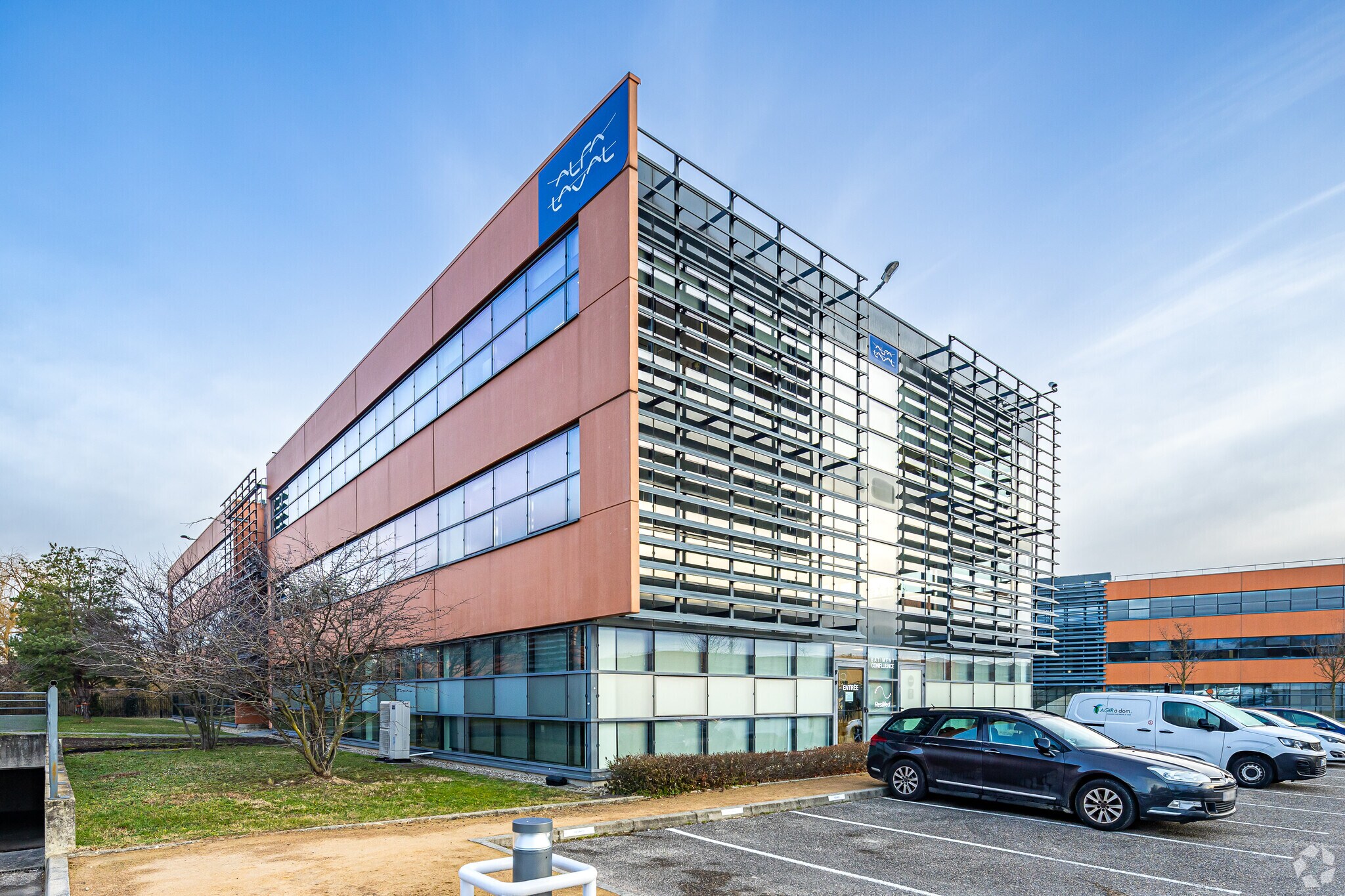 Office in Saint-Priest for lease Primary Photo- Image 1 of 3