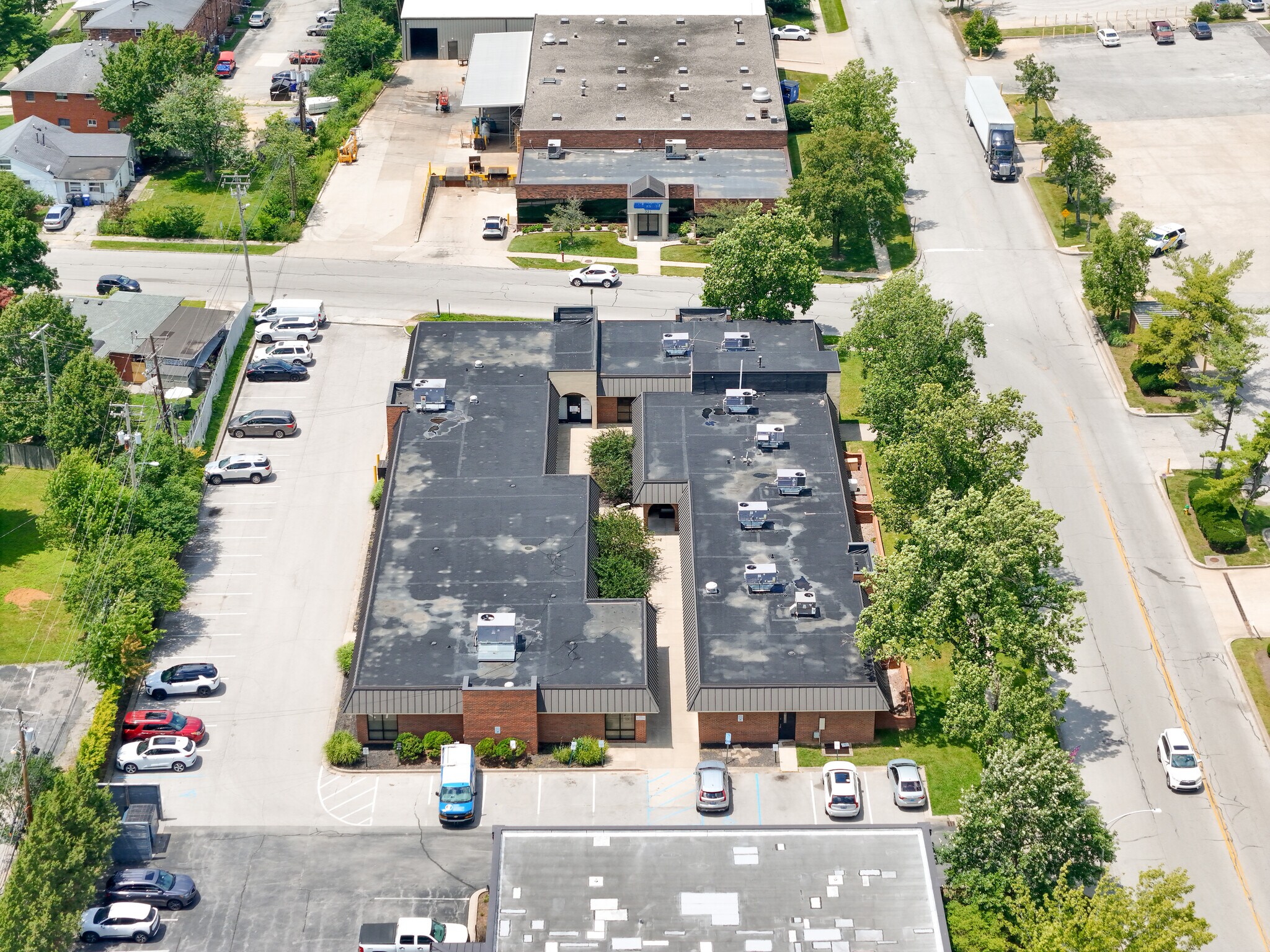 2216 Young Dr, Lexington, KY for lease Building Photo- Image 1 of 11