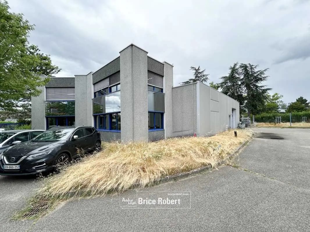 Office in Décines-Charpieu for lease Building Photo- Image 1 of 13