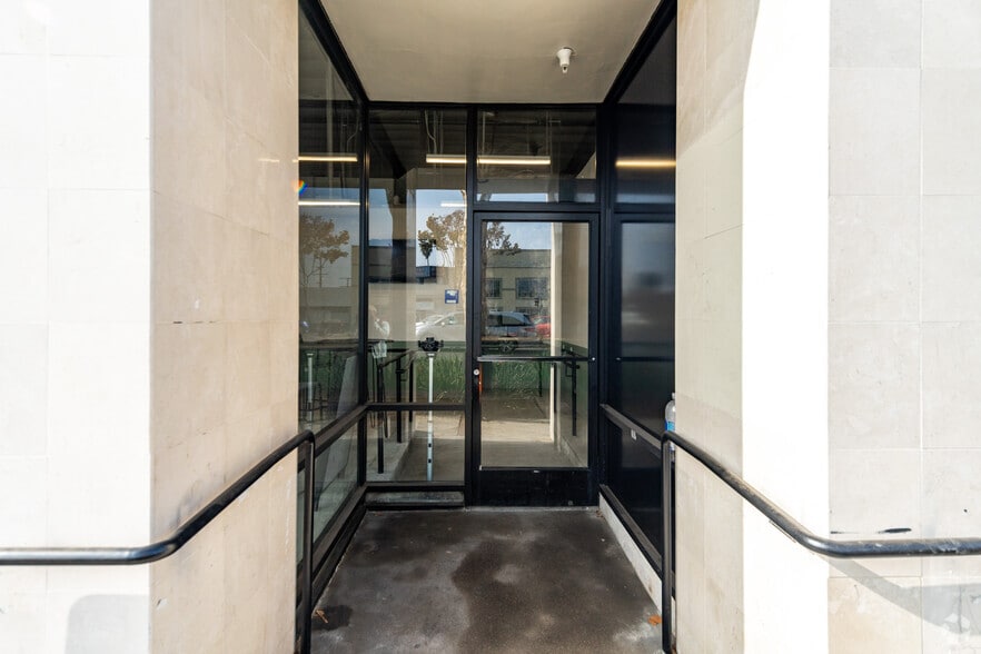 16711-16725 Hawthorne Blvd, Lawndale, CA for lease - Building Photo - Image 3 of 21