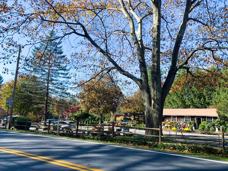 235 Greenwich Rd, Bedford, NY for sale - Primary Photo - Image 1 of 1
