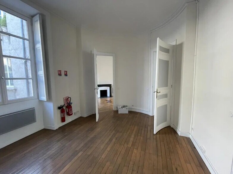 2 Rue Guépin, Nantes for lease - Interior Photo - Image 2 of 4