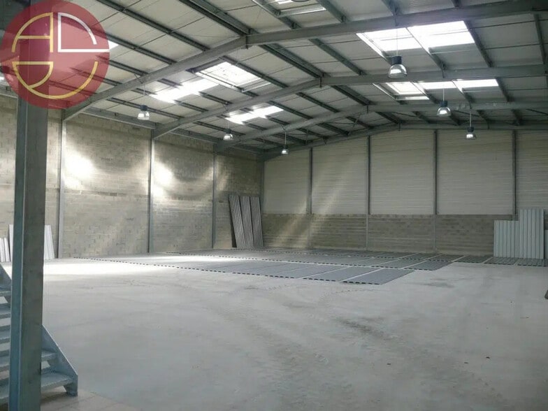 Industrial in Toulouse for lease - Interior Photo - Image 1 of 9