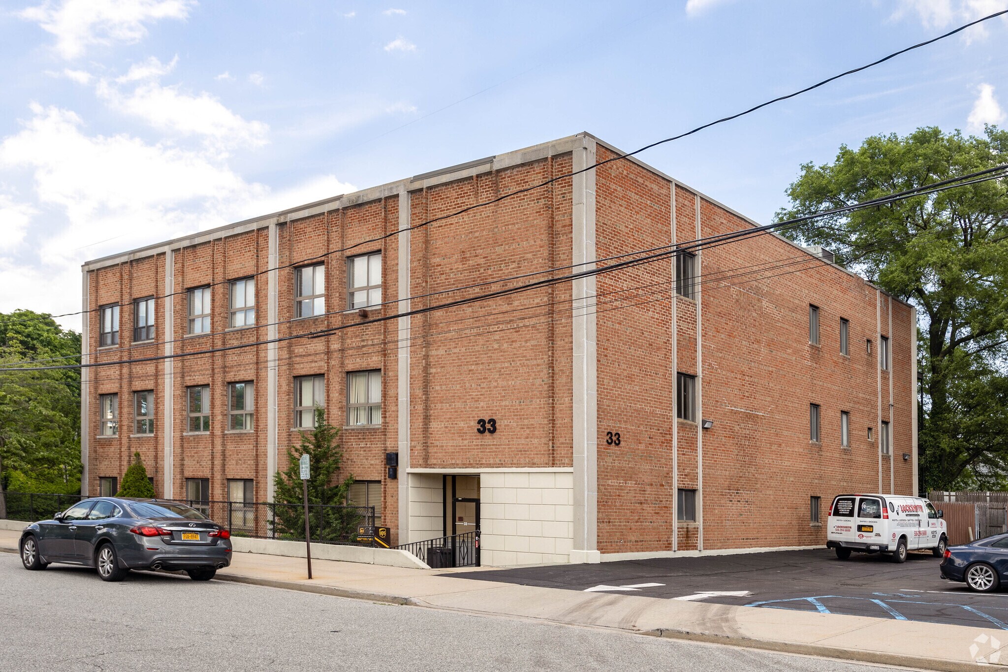 33 Queens St, Syosset, NY for sale Primary Photo- Image 1 of 1