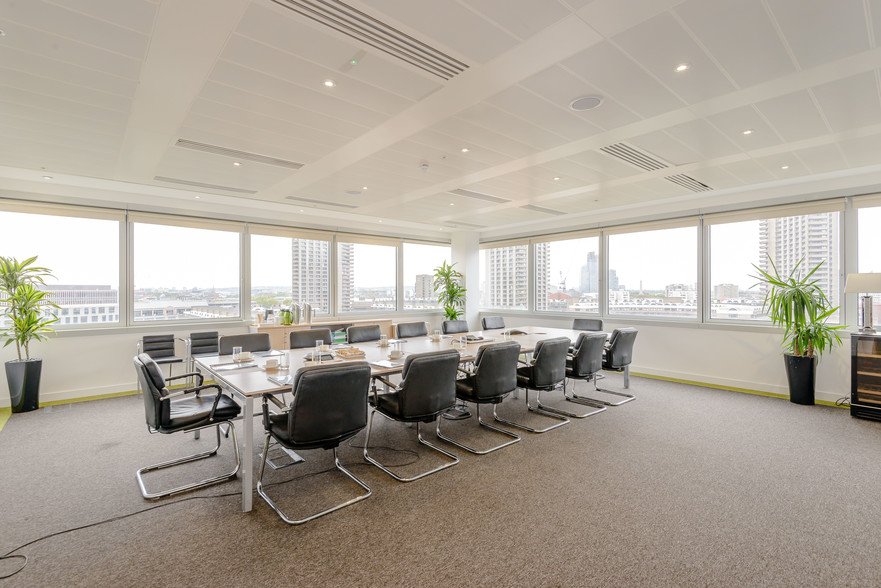 125 London Wall, London for lease - Interior Photo - Image 2 of 16