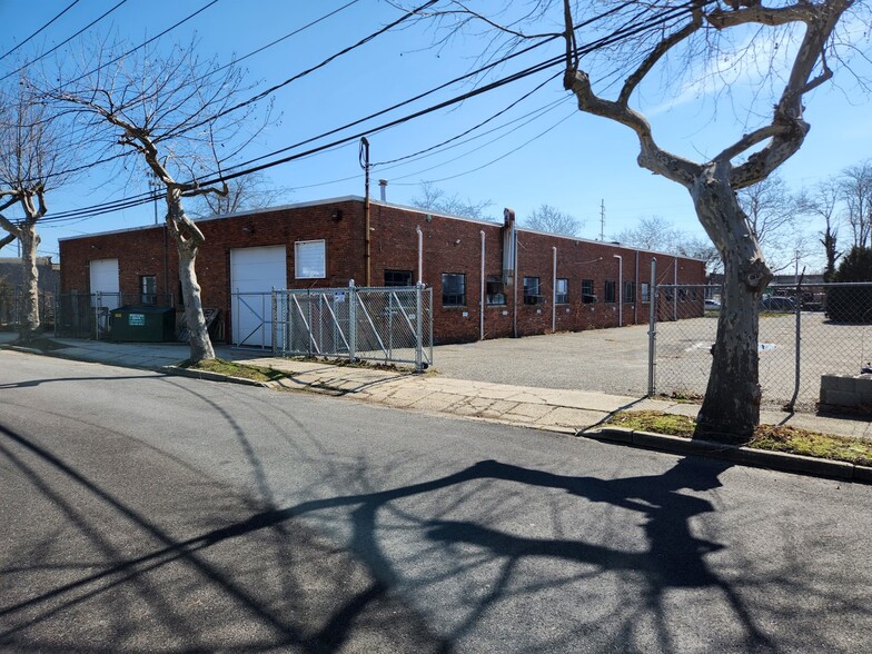 1385 Akron St, Copiague, NY for sale - Building Photo - Image 2 of 7