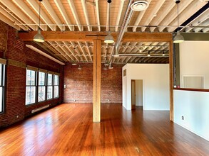 321 3rd Ave S, Seattle, WA for lease Building Photo- Image 2 of 12