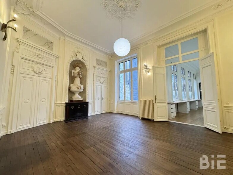 Office in Bordeaux for lease - Interior Photo - Image 2 of 4