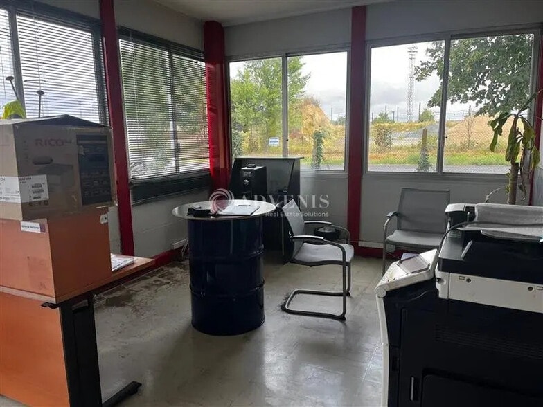 Flex in La Ville-aux-Dames for sale - Interior Photo - Image 3 of 4