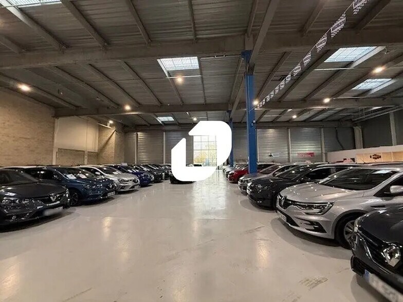 Office in Taverny for lease - Building Photo - Image 3 of 21