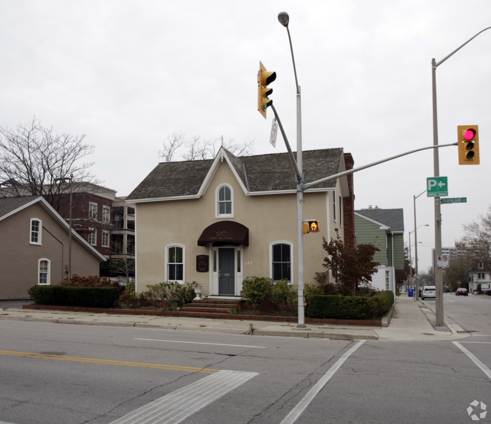 140 Trafalgar Rd, Oakville, ON L6J 3G5 OfficeRetail for Lease