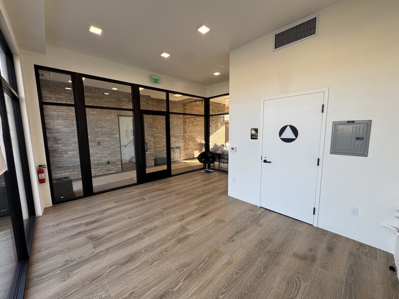 5748-5752 E 2nd St, Long Beach, CA for lease - Building Photo - Image 2 of 21