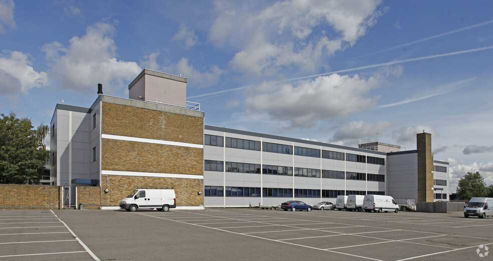 Edinburgh Way, Harlow for lease - Building Photo - Image 3 of 9