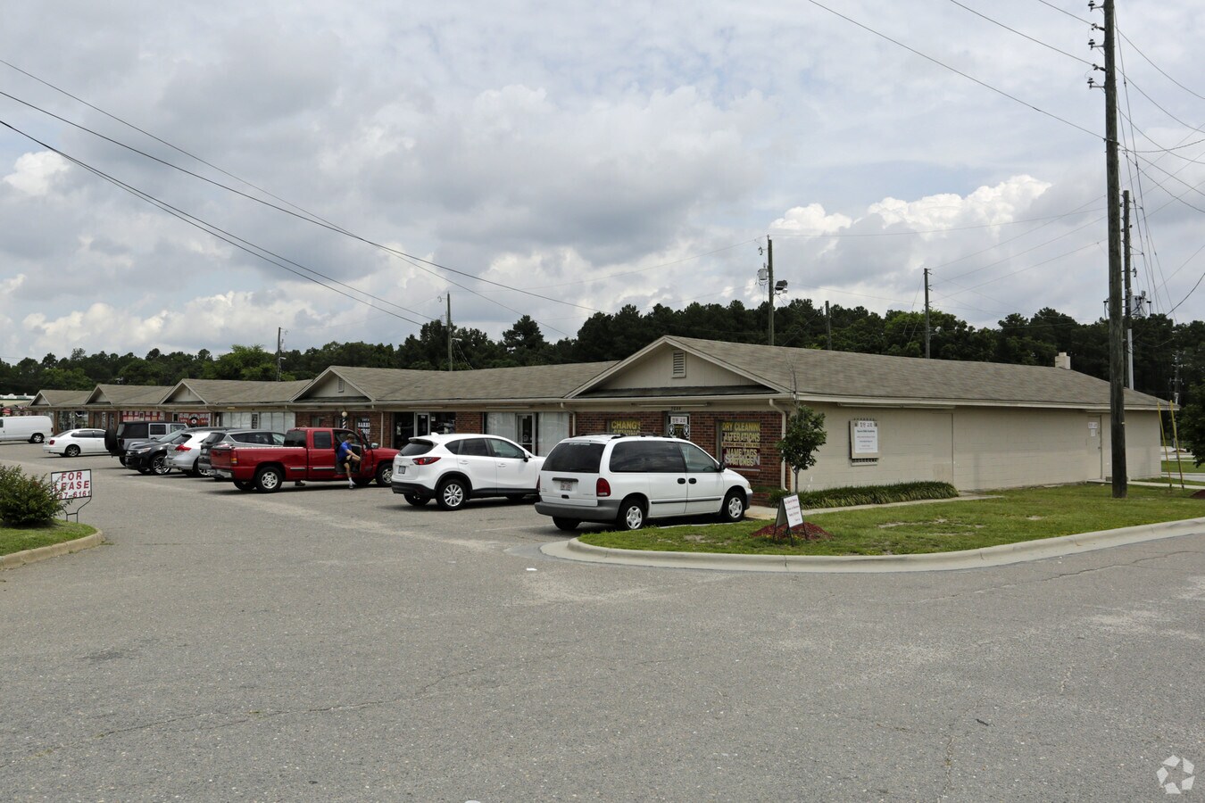 58005820 Yadkin Rd, Fayetteville, NC 28303