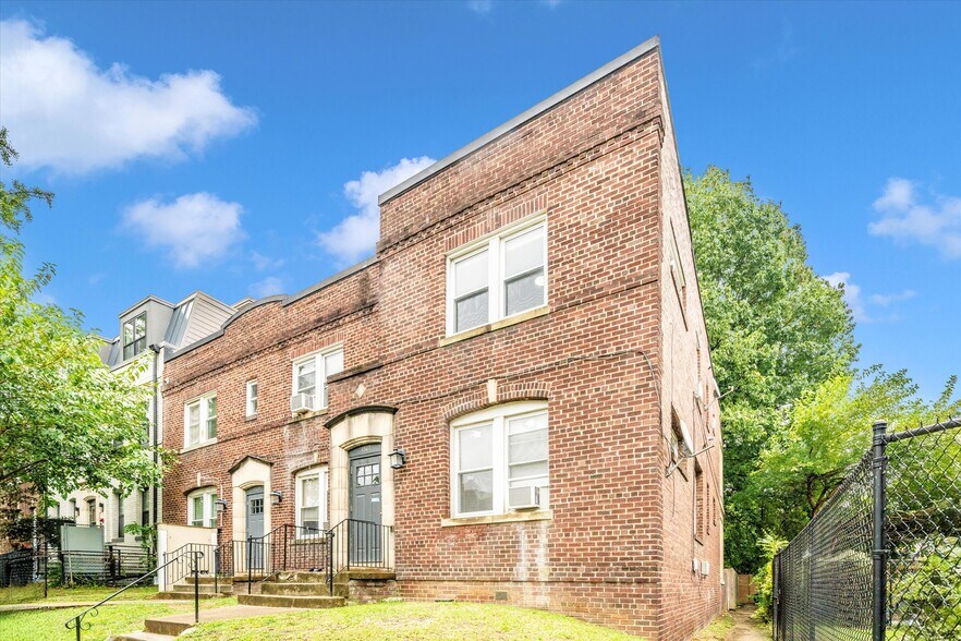 1307-1309 Holbrook St NE, Washington, DC for sale - Building Photo - Image 1 of 61