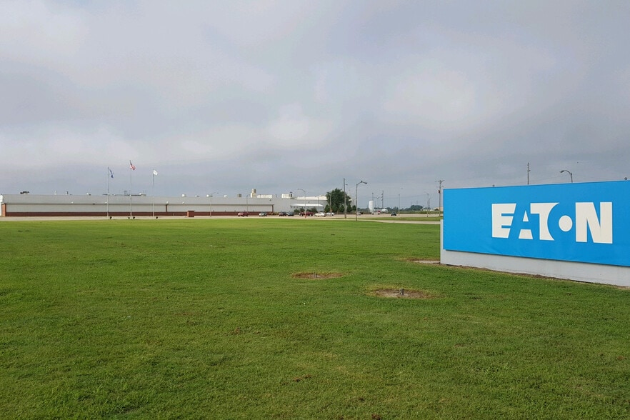 3401 E 4th Ave, Hutchinson, KS for sale - Building Photo - Image 1 of 1