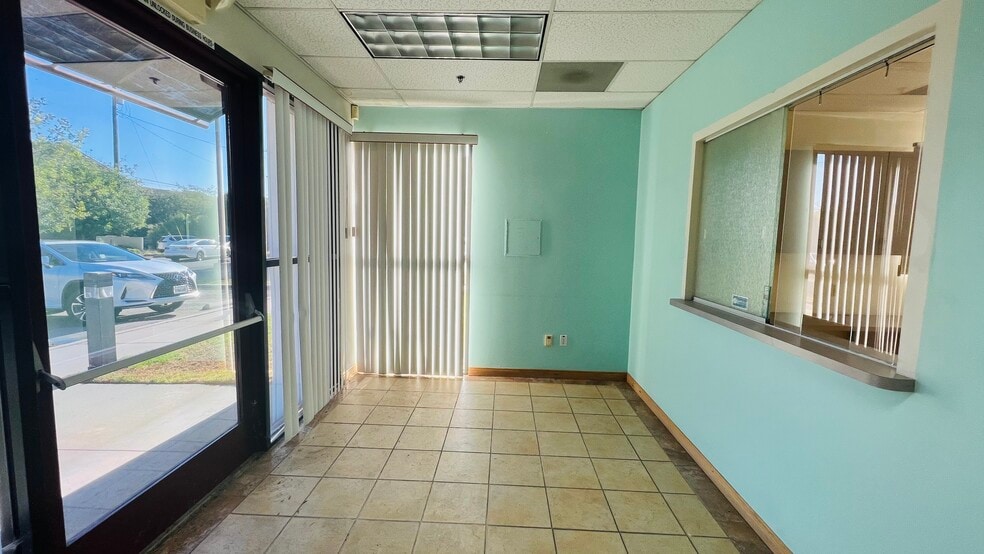 330 W Las Tunas Dr, San Gabriel, CA for lease - Building Photo - Image 1 of 20