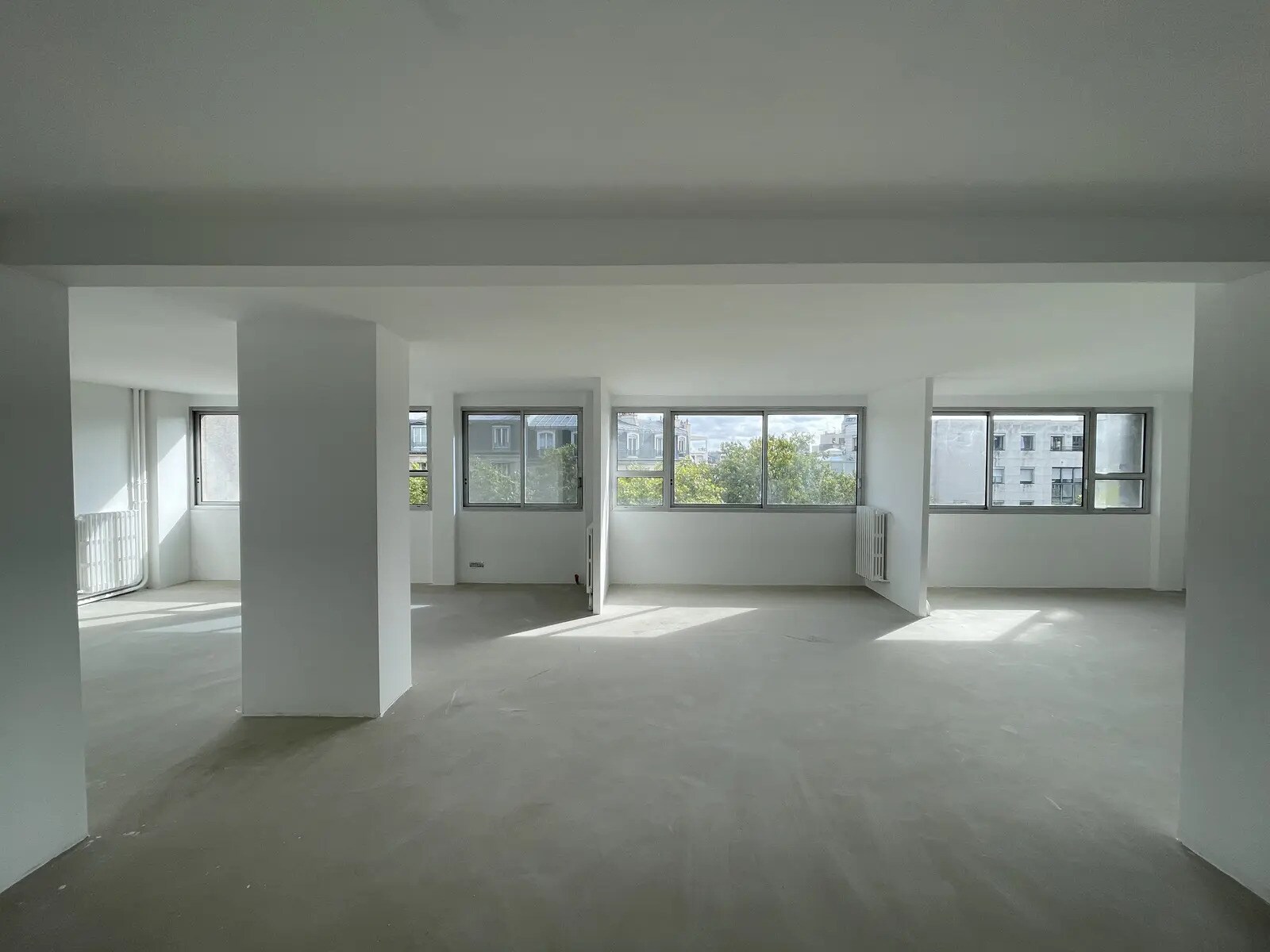 Office in Paris for lease Interior Photo- Image 1 of 8