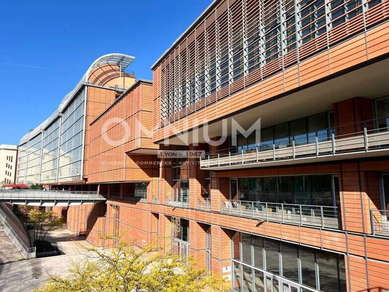 Office in Lyon for sale - Building Photo - Image 1 of 18