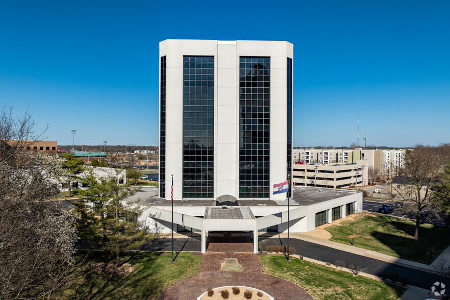 300 John Q. Hammons Pky, Springfield, MO for lease - Building Photo - Image 3 of 6