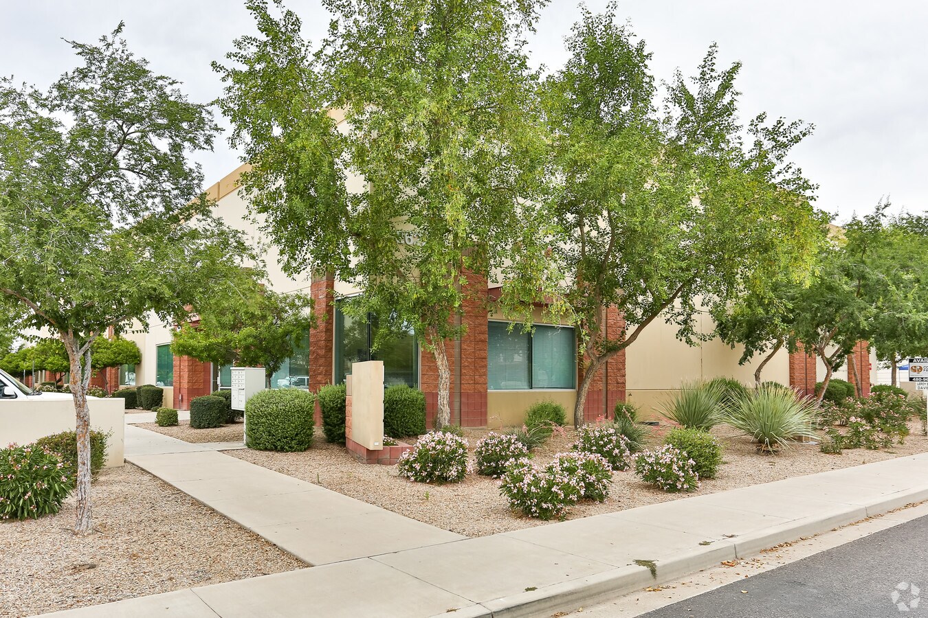 4215 E McDowell Rd, Mesa, AZ 85215 Mesa Ridge Business Park