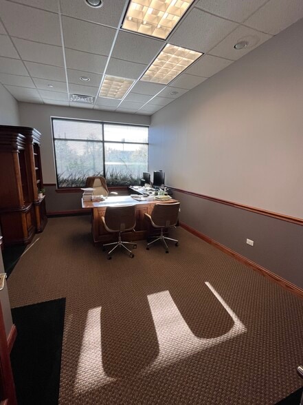 215 Remington Blvd, Bolingbrook, IL for sale - Building Photo - Image 3 of 6