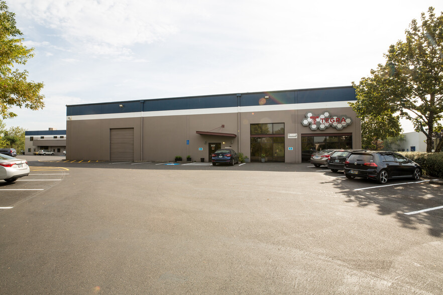 2425-2515 NE Riverside Way, Portland, OR for lease - Primary Photo - Image 1 of 10