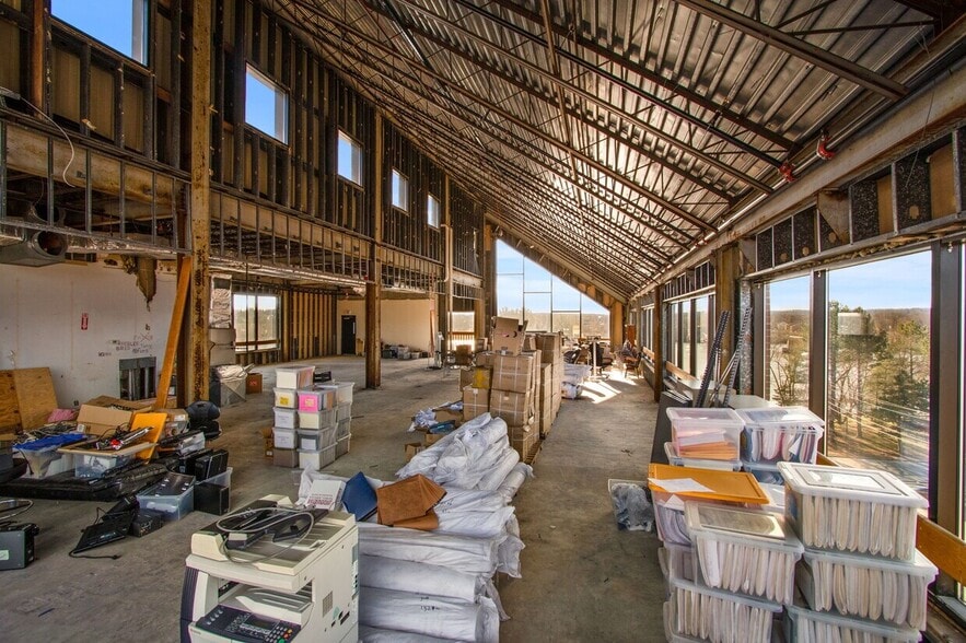 595 Pawtucket Blvd, Lowell, MA for lease - Interior Photo - Image 1 of 3