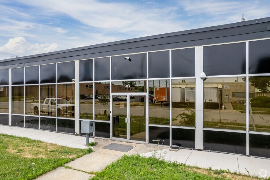 625 Factory Rd, Addison, IL for sale - Building Photo - Image 1 of 1