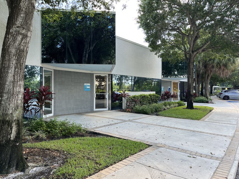 7800 Peters Rd, Plantation, FL for lease - Building Photo - Image 3 of 15