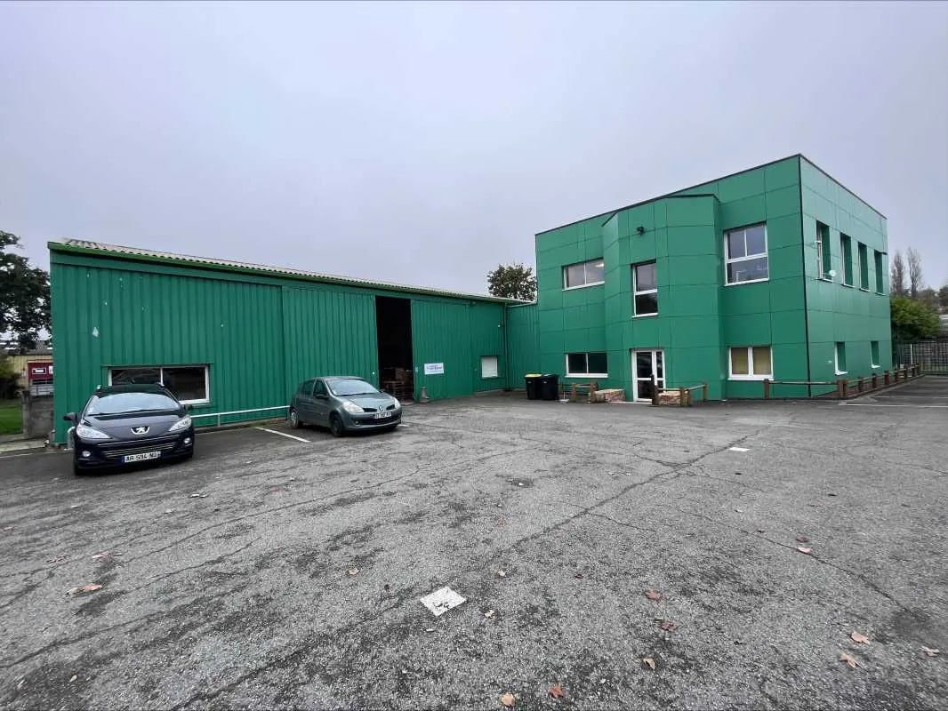 Flex in Betton for lease Building Photo- Image 1 of 5