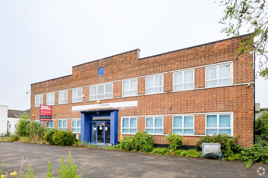 82-84 Hampton Rd W, Feltham for sale - Primary Photo - Image 1 of 2