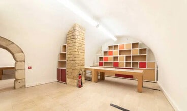 11 Rue Des Lions Saint-Paul, Paris for lease Interior Photo- Image 1 of 4