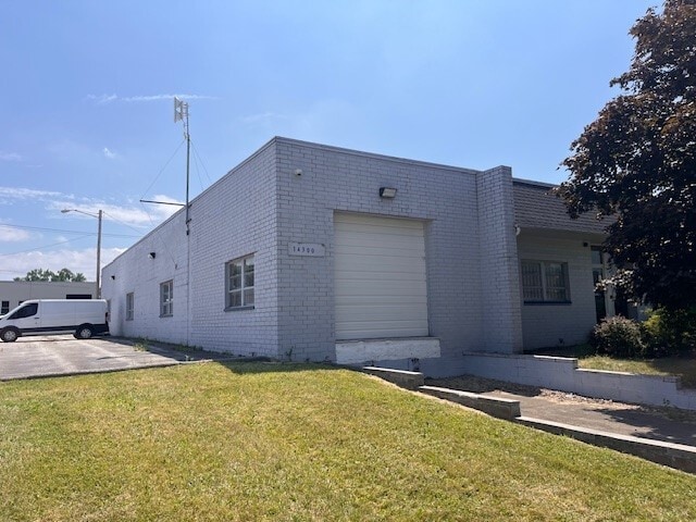 14300 Industrial Ave N, Maple Heights, OH for lease Building Photo- Image 1 of 15