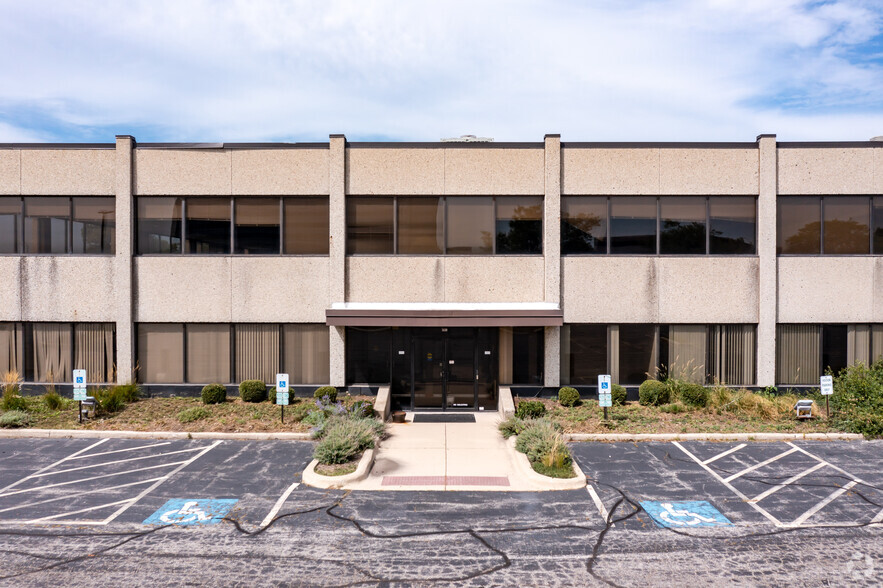 1430 Branding Ln, Downers Grove, IL for sale - Building Photo - Image 3 of 6