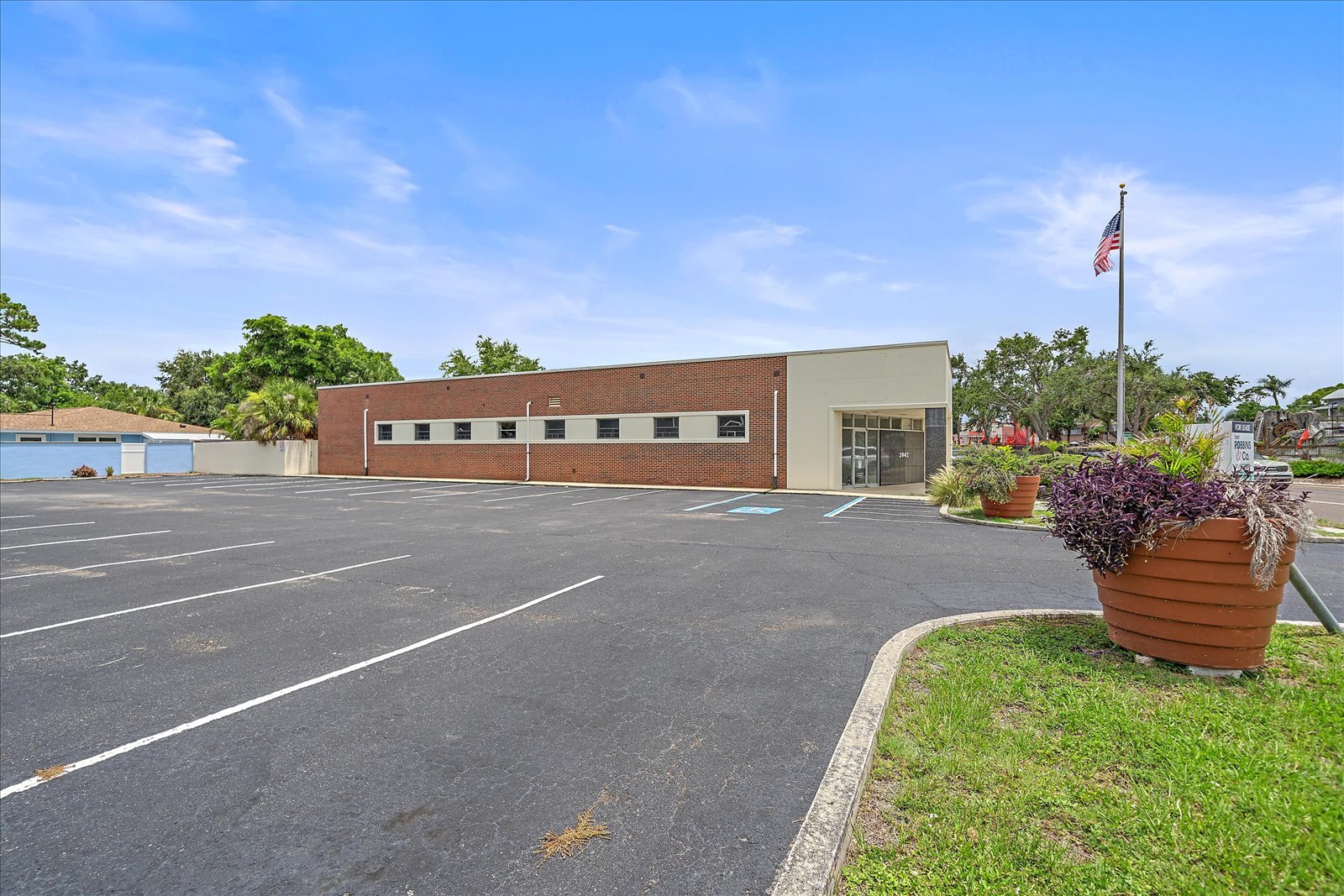 3942 N Tamiami Trl, Sarasota, FL for lease Building Photo- Image 1 of 27