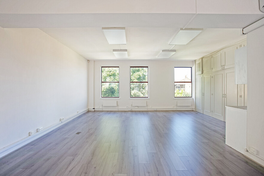 11-43 Harwood Rd, London for lease - Interior Photo - Image 2 of 4