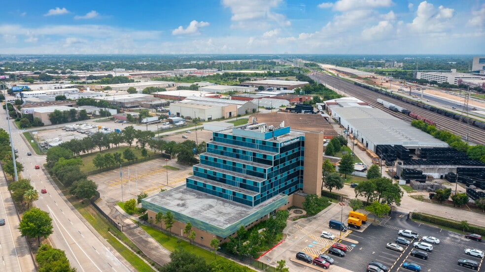 4600 Gulf Fwy, Houston, TX for sale - Building Photo - Image 2 of 9