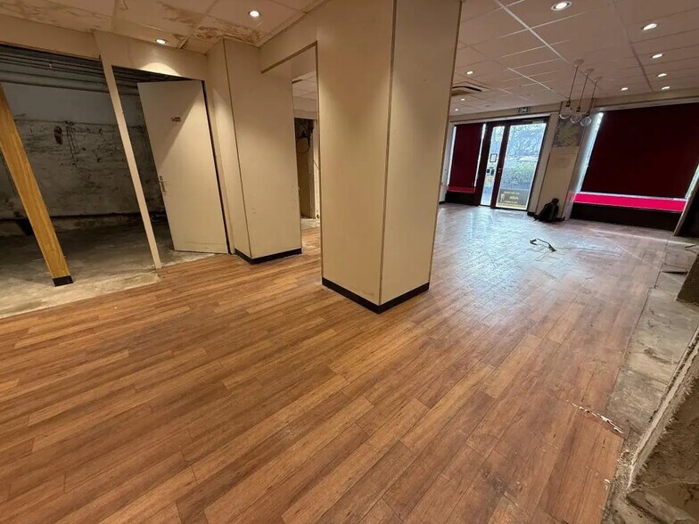 Retail in Le Vésinet for lease - Building Photo - Image 3 of 5