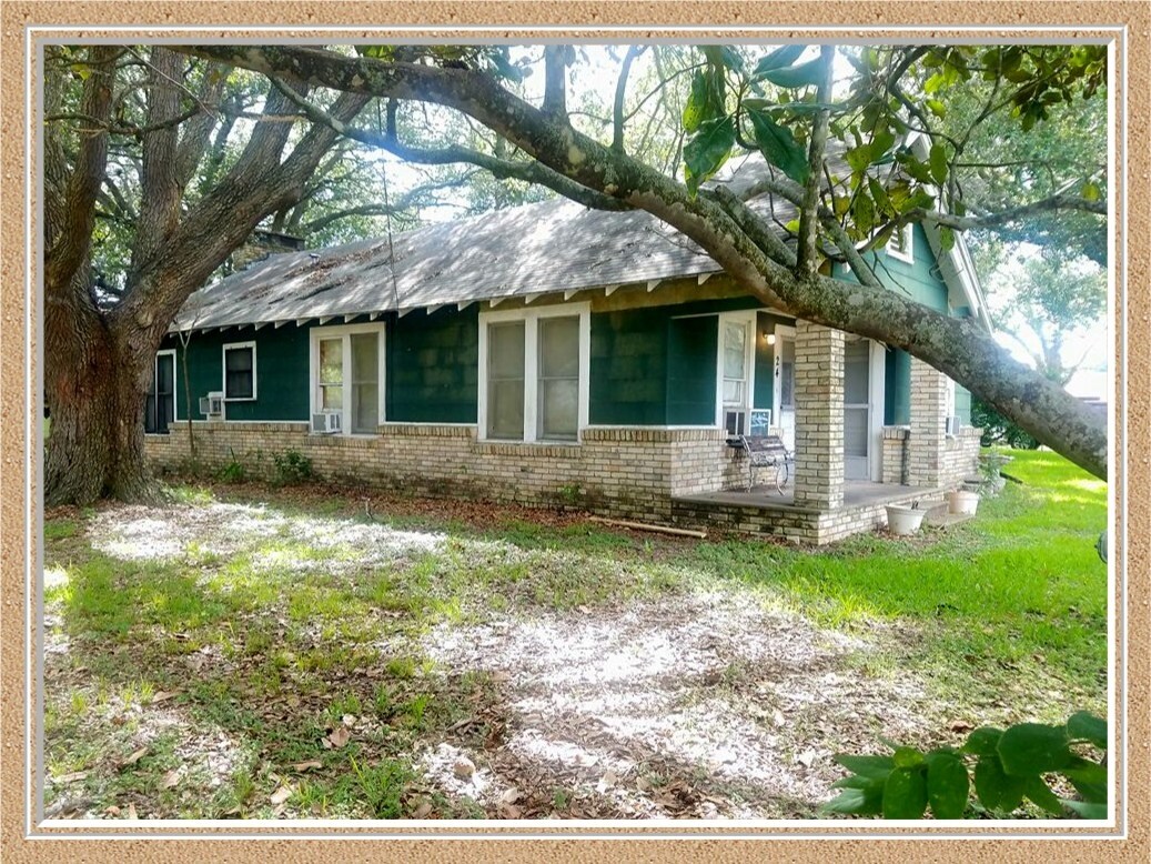 1604 Hwy 35, Van Vleck, TX 77482