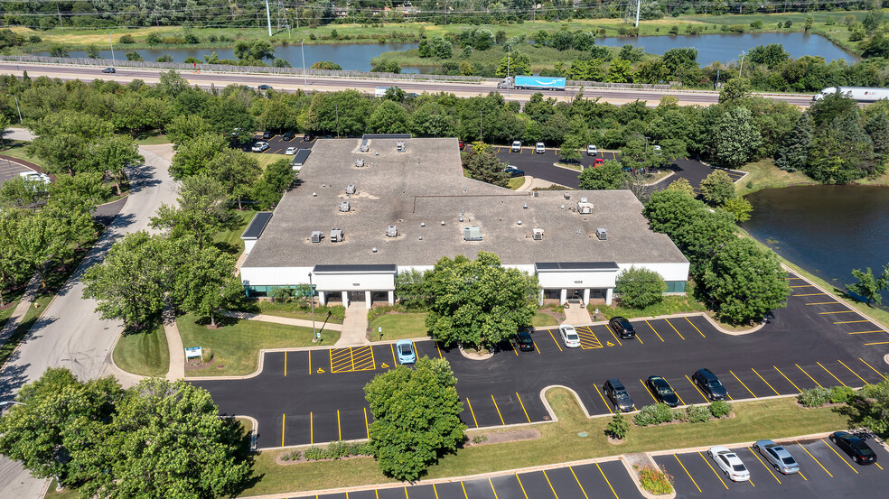 821-881 Parkview Blvd, Lombard, IL for lease - Building Photo - Image 1 of 16