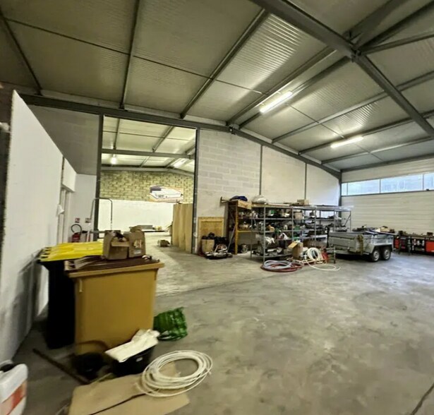 Flex in Saint-André-de-Cubzac for sale - Interior Photo - Image 2 of 7