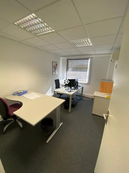 Office in Seyssinet-Pariset for lease - Interior Photo - Image 3 of 10