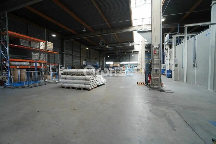 Flex in Dijon for lease - Building Photo - Image 3 of 8