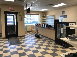 438 3rd Ave SE, Rochester, MN for lease Interior Photo- Image 1 of 8